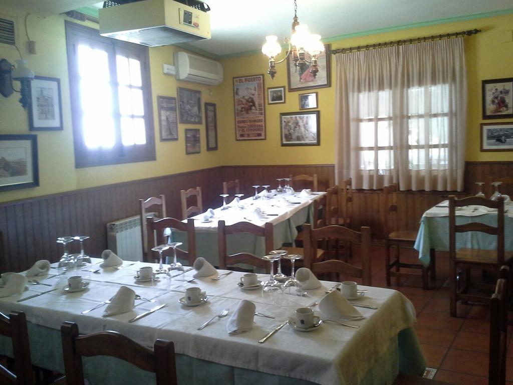 Hostal Restaurante Villa De Sepulveda Exterior photo